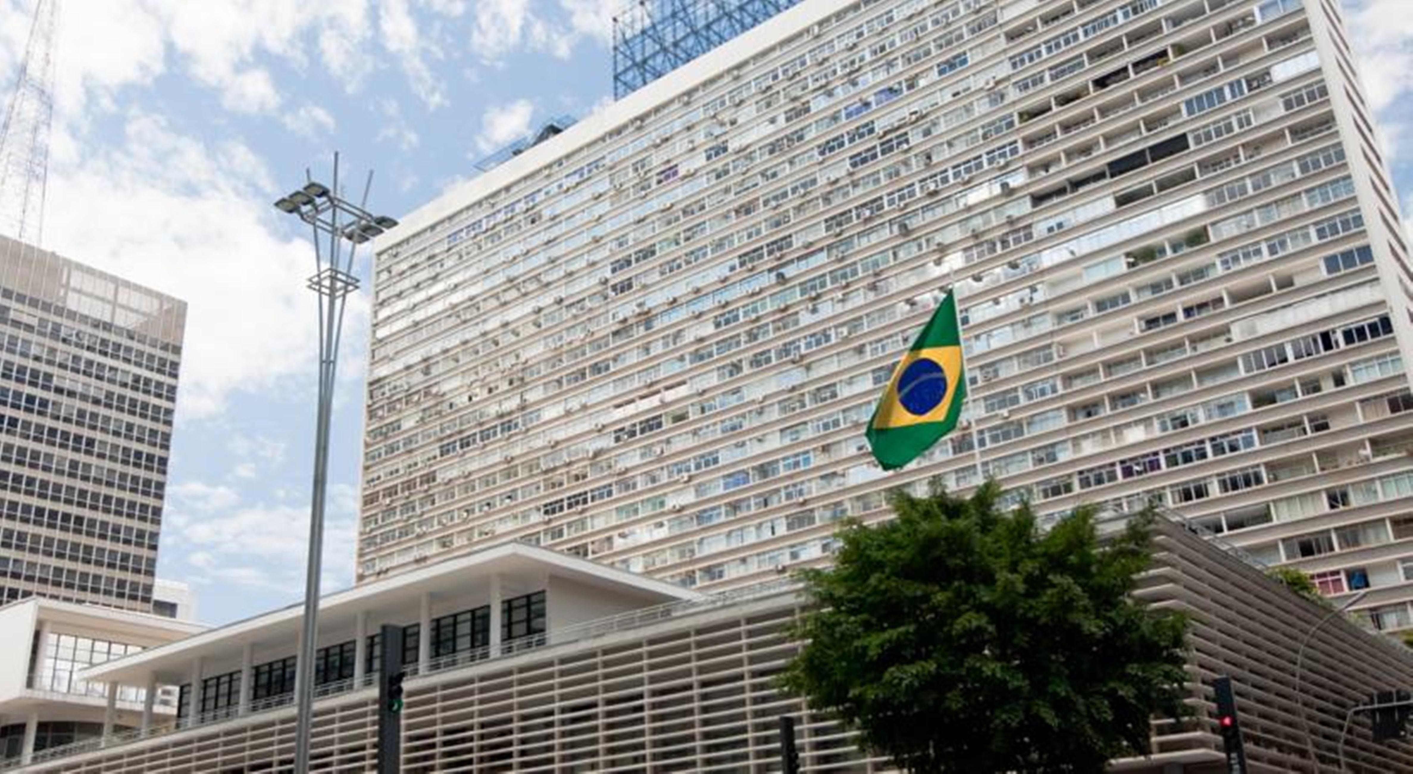르네상스 상 파울로 호텔 상파울루 외부 사진 The 1960s-built building of the Federal University of Rio de Janeiro, in which the university library is located.
