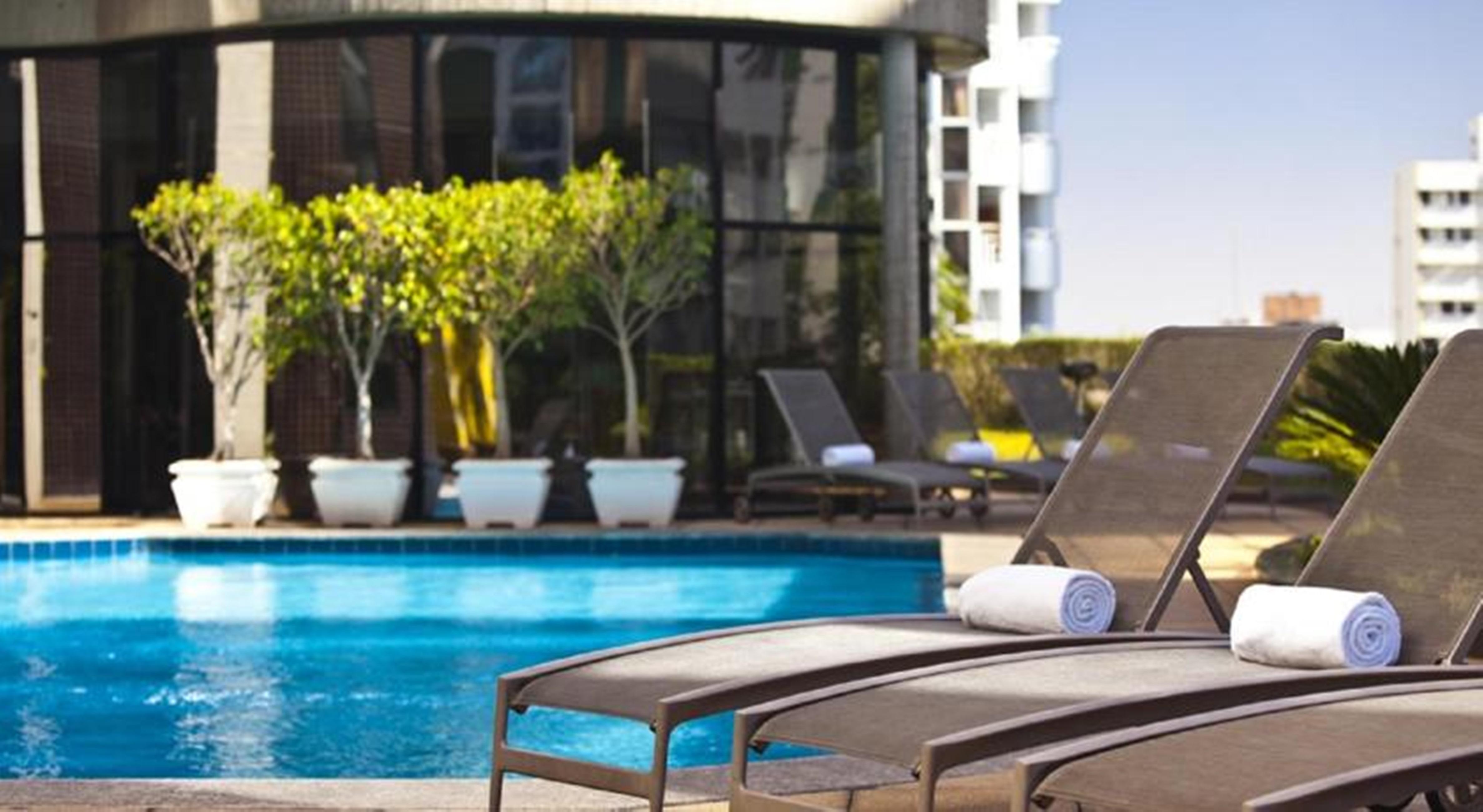 르네상스 상 파울로 호텔 상파울루 외부 사진 The pool at the hotel